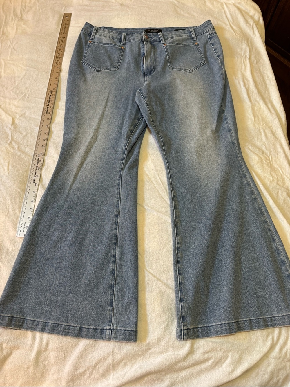 Judy Blue Women’s 20W Contrast Wash Patch Pocket Bootcut Stretch Jeans